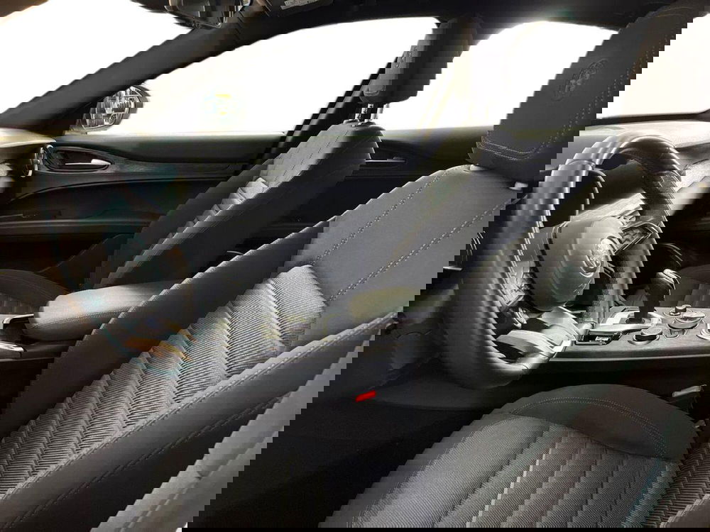 Alfa Romeo Stelvio usata a Bari (7)