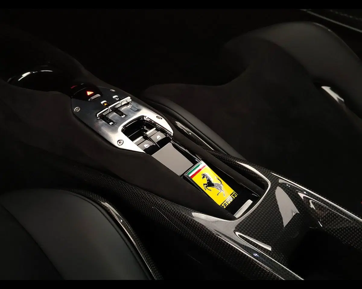 Ferrari 296 Coupé usata a Verona (18)