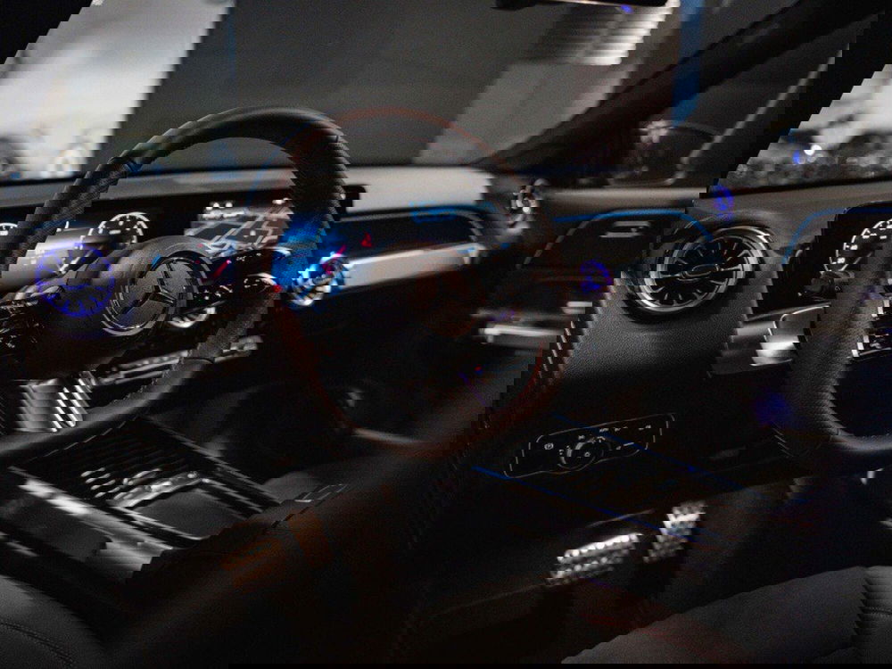 Mercedes-Benz GLB nuova a Macerata (17)