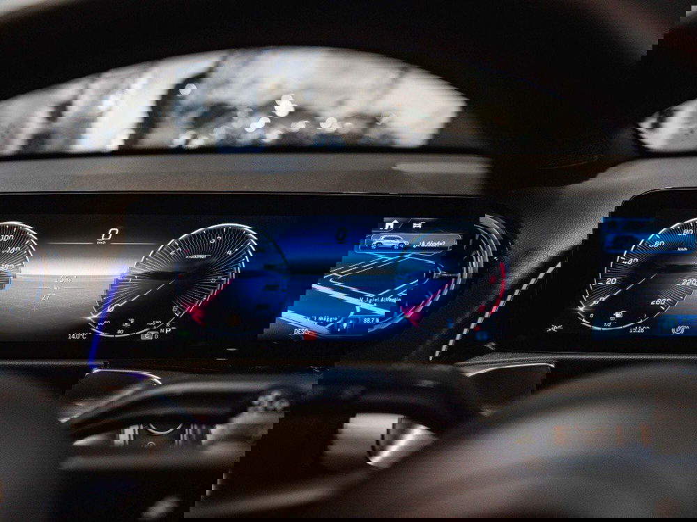 Mercedes-Benz GLB nuova a Macerata (18)