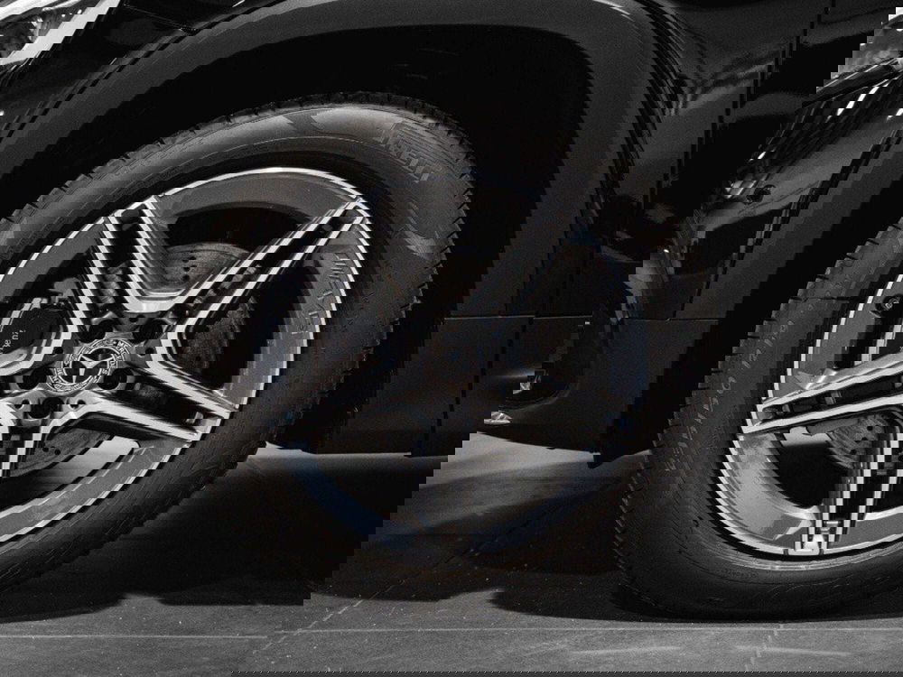 Mercedes-Benz GLB nuova a Macerata (7)