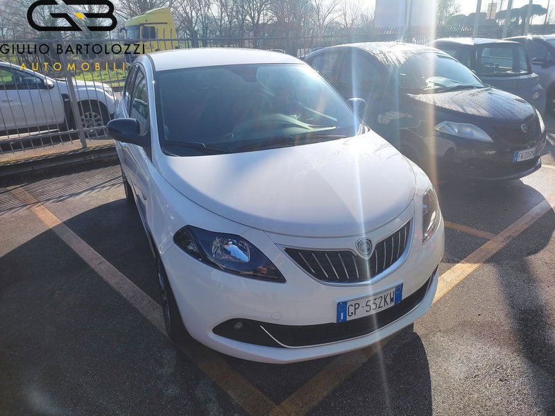 Lancia Ypsilon usata a Prato (3)