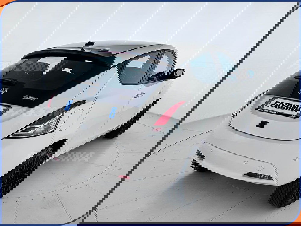 Lancia Ypsilon usata a Milano (6)