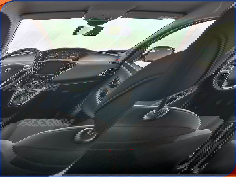 Lancia Ypsilon usata a Milano (9)