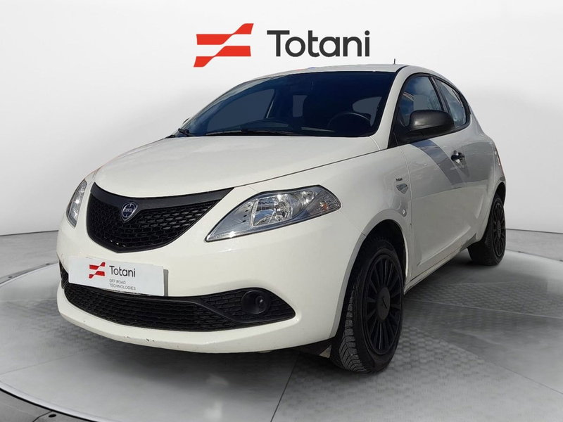 Lancia Ypsilon usata a L'Aquila