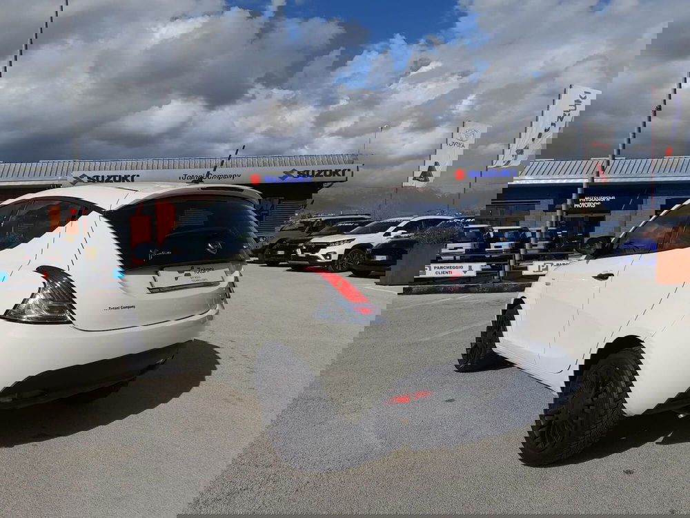 Lancia Ypsilon usata a L'Aquila (3)