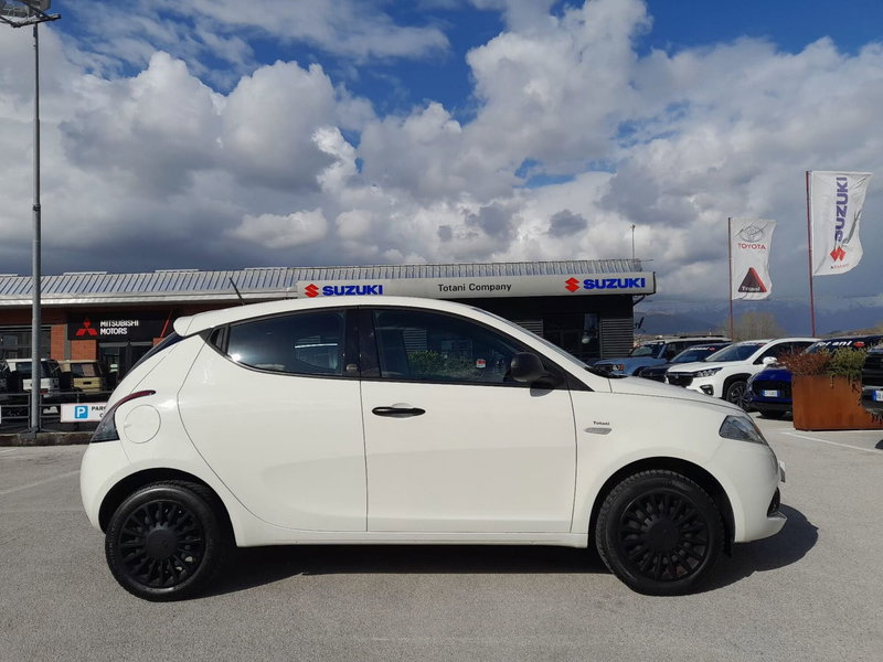 Lancia Ypsilon usata a L'Aquila (5)
