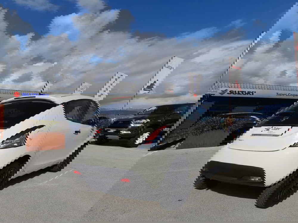 Lancia Ypsilon usata a L'Aquila (6)