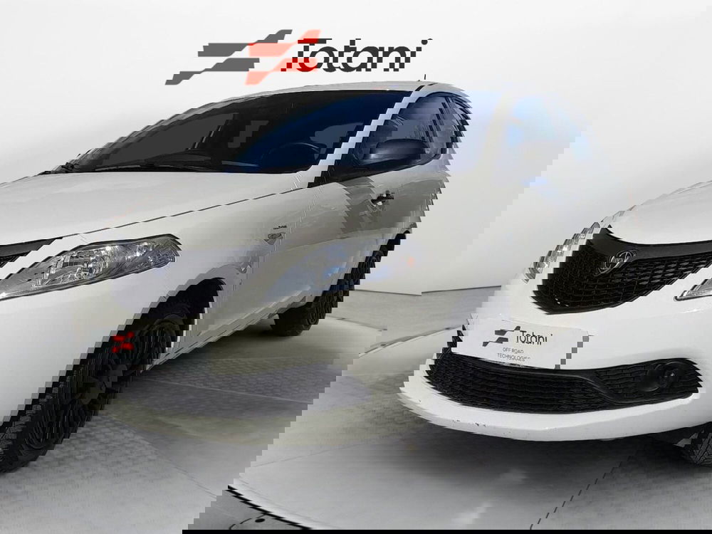 Lancia Ypsilon usata a L'Aquila