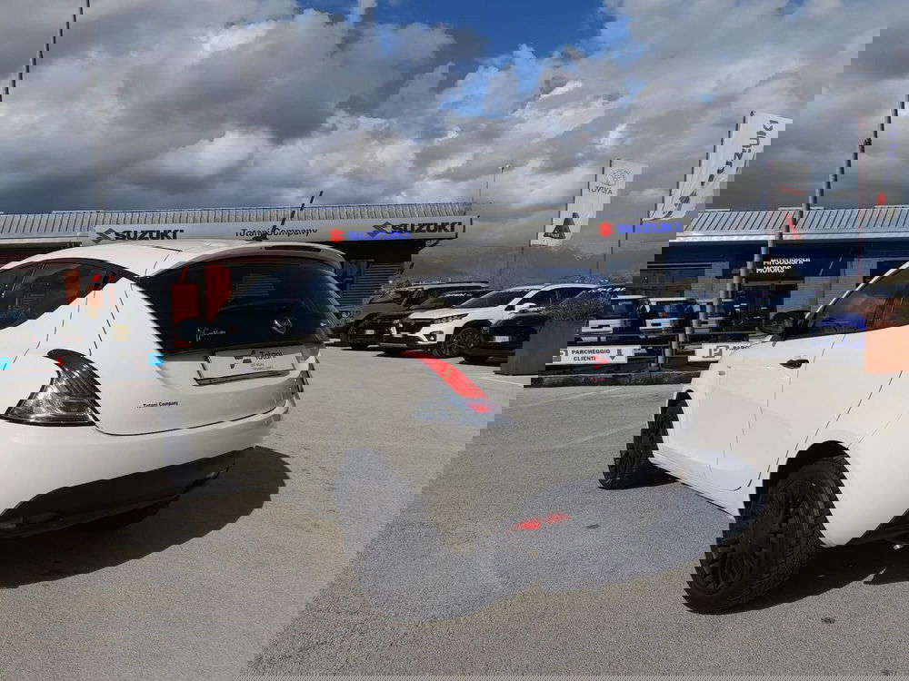 Lancia Ypsilon usata a L'Aquila (3)