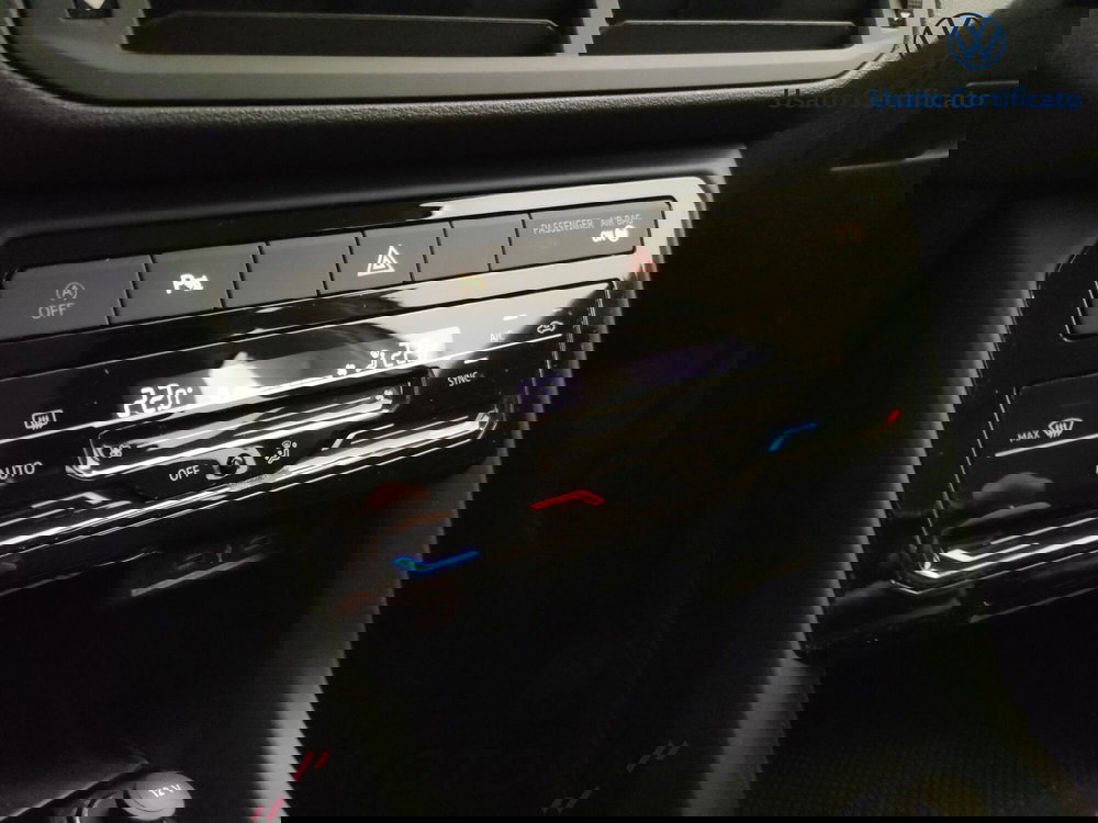 Volkswagen T-Cross usata a Varese (13)