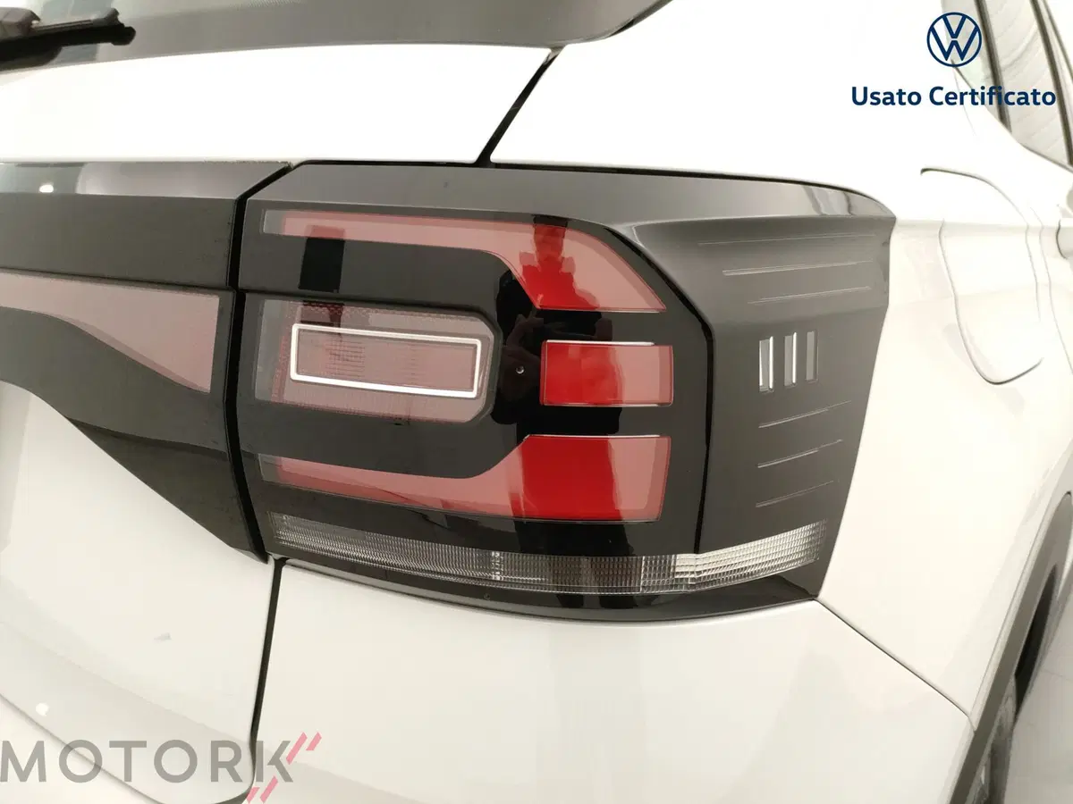 Volkswagen T-Cross usata a Varese (8)