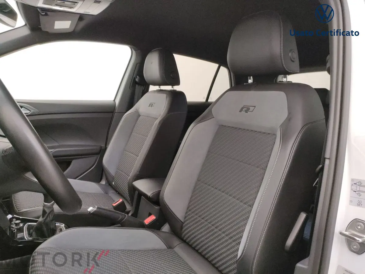 Volkswagen T-Cross usata a Varese (11)