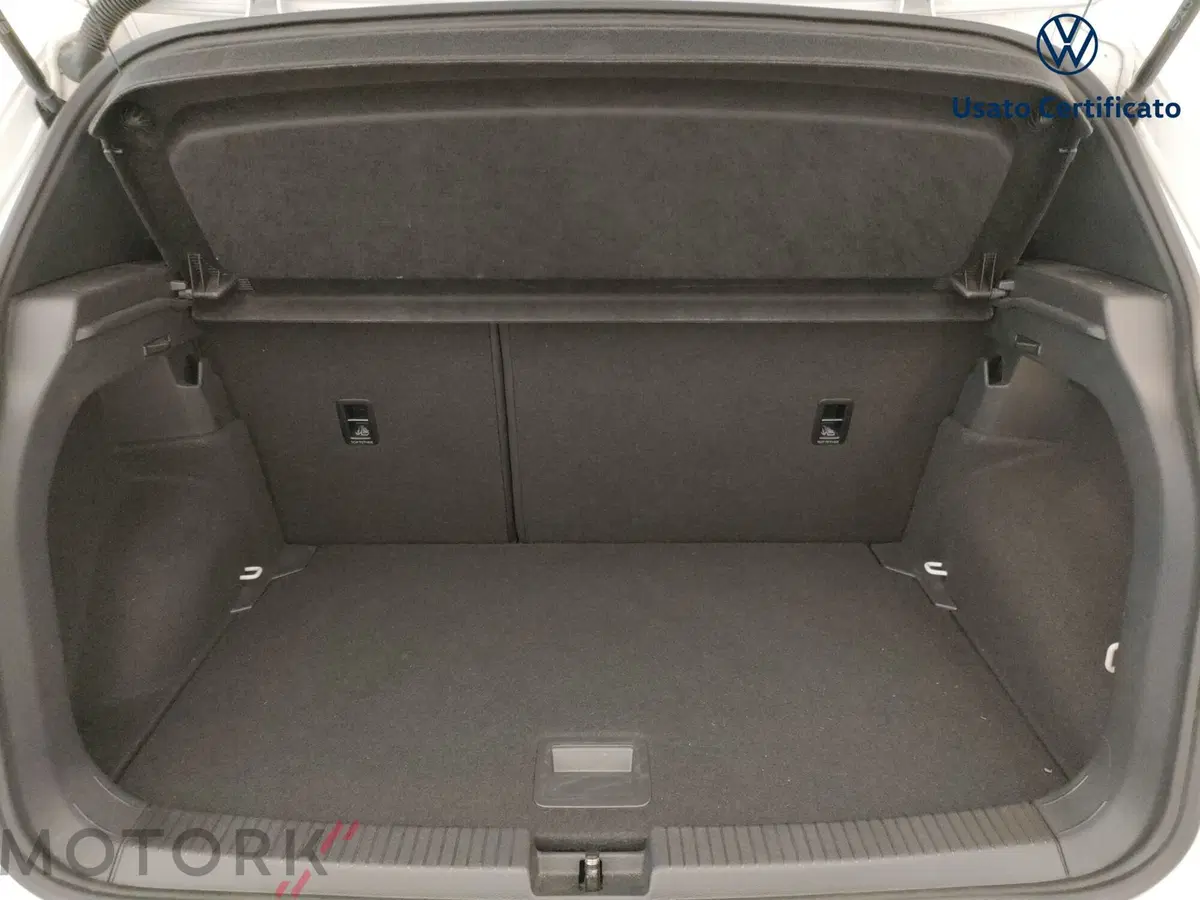 Volkswagen T-Cross usata a Varese (9)