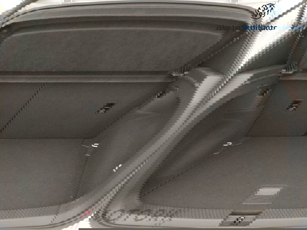 Volkswagen T-Cross usata a Varese (9)