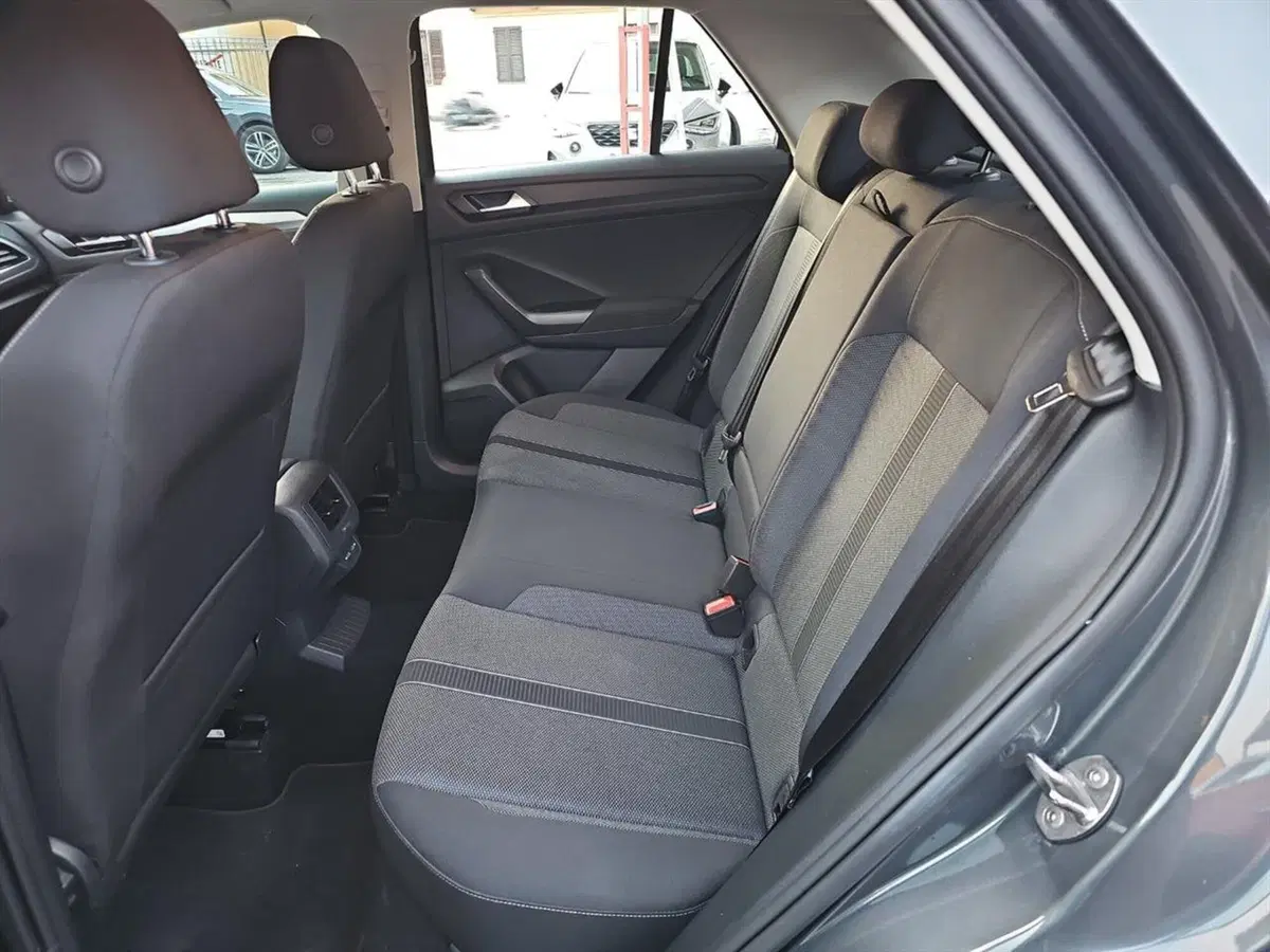 Volkswagen T-Roc usata a Lecco (12)