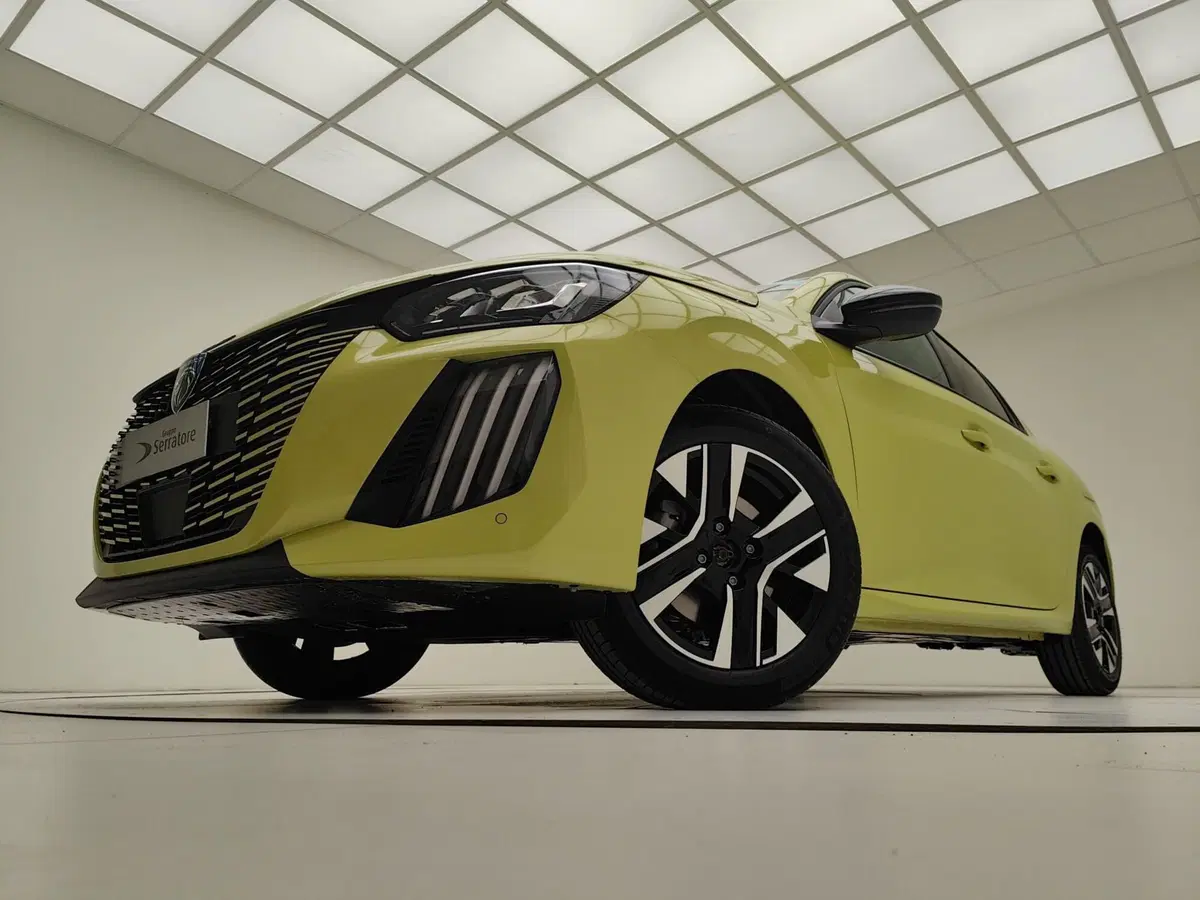 Peugeot 208 nuova a Como (13)