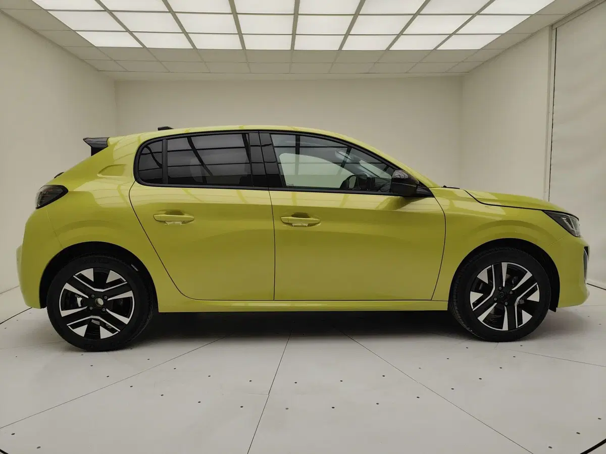 Peugeot 208 nuova a Como (18)