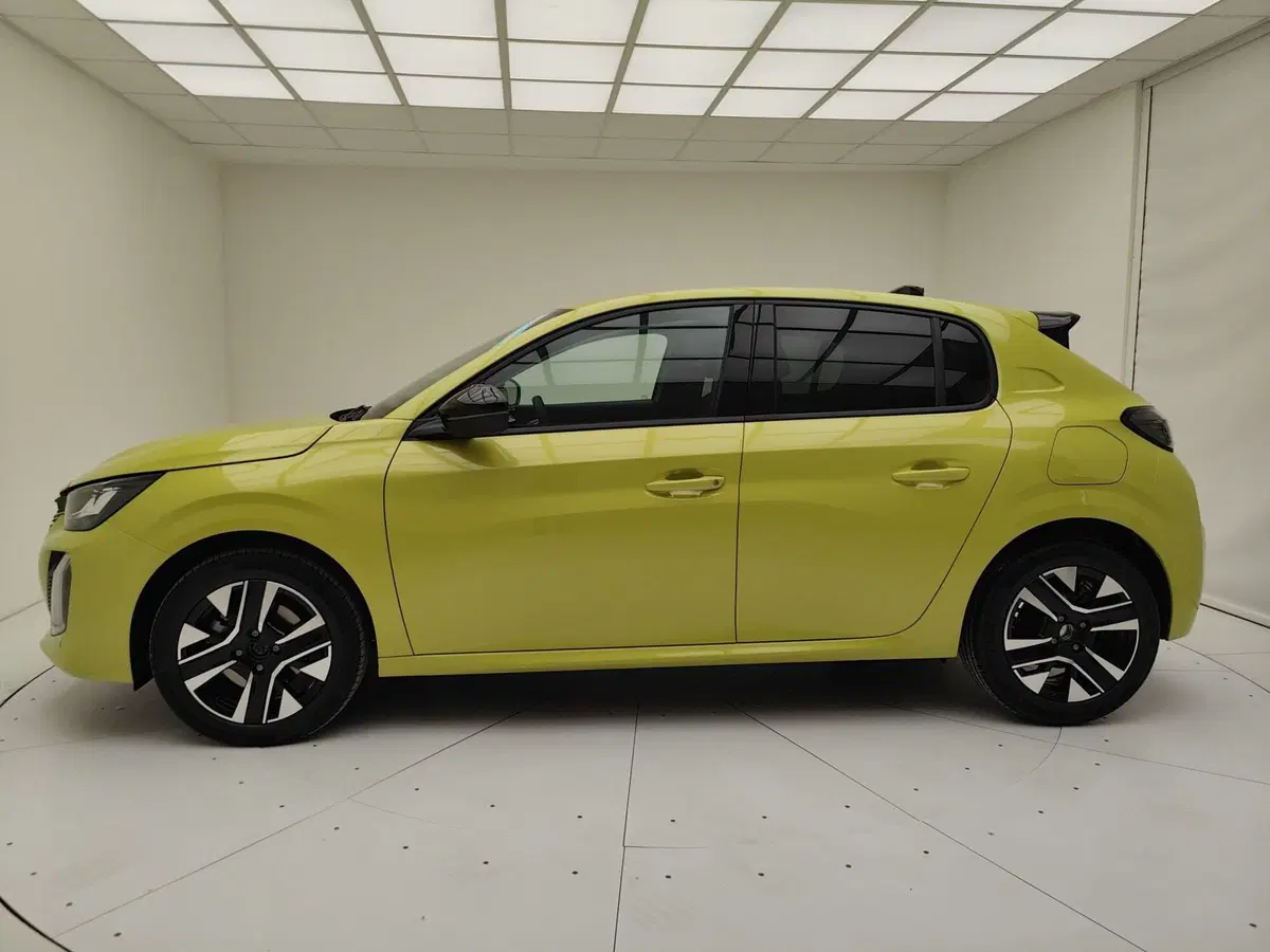 Peugeot 208 nuova a Como (19)
