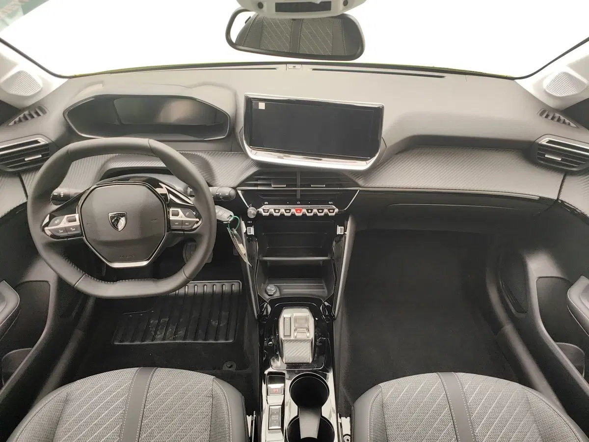 Peugeot 208 nuova a Como (7)