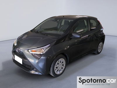 Toyota Aygo 1.0 VVT-i 72 CV 5 porte x-play del 2019 usata a Milano