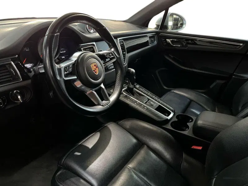 Porsche Macan usata a Bari (10)