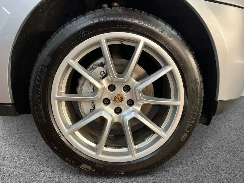Porsche Macan usata a Bari (6)