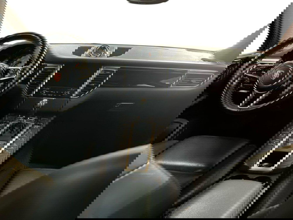 Porsche Macan usata a Bari (8)