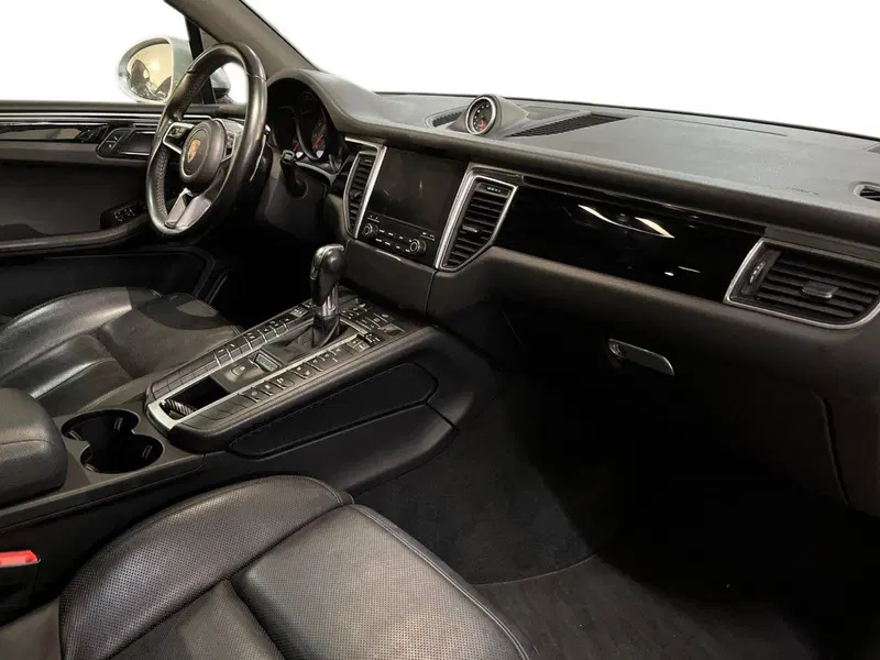 Porsche Macan usata a Bari (9)