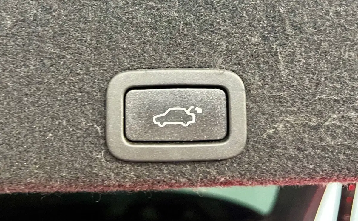 Volvo XC60 usata a Bari (10)