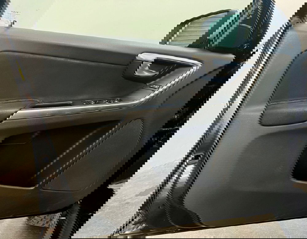 Volvo XC60 usata a Bari (12)