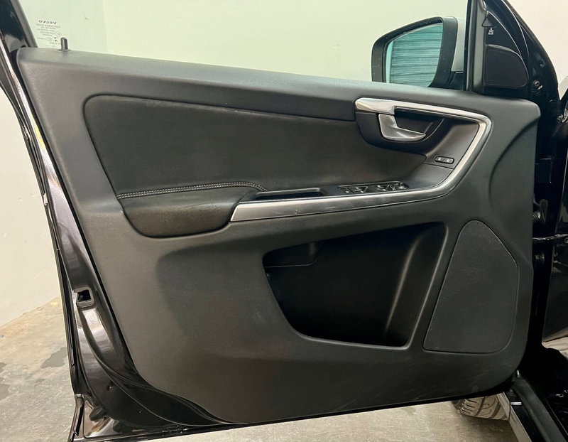 Volvo XC60 usata a Bari (12)