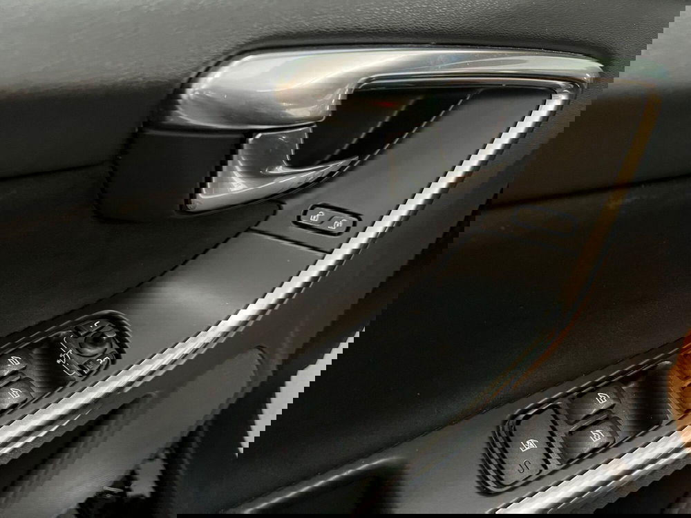 Volvo XC60 usata a Bari (13)