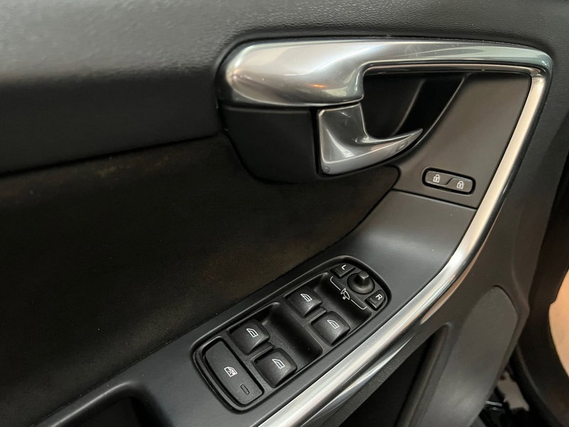 Volvo XC60 usata a Bari (13)
