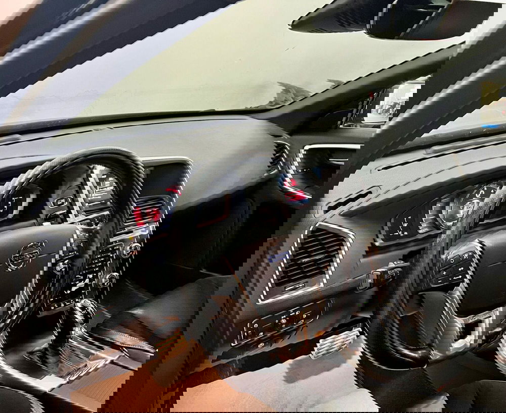 Volvo XC60 usata a Bari (16)