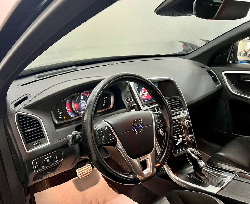 Volvo XC60 usata a Bari (16)