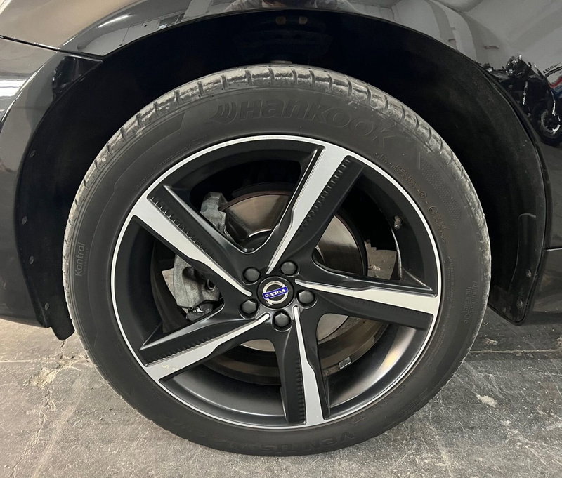 Volvo XC60 usata a Bari (5)