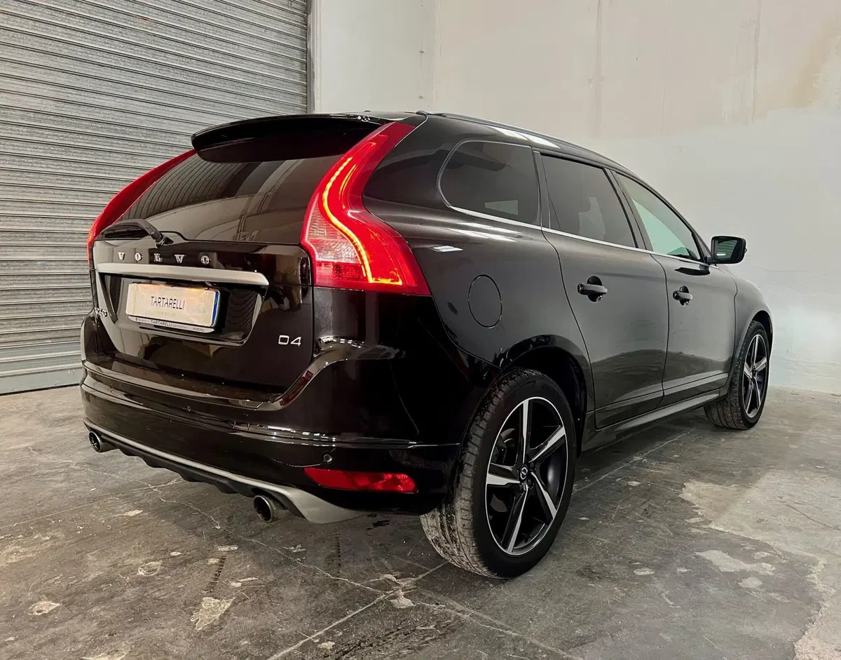 Volvo XC60 usata a Bari (8)