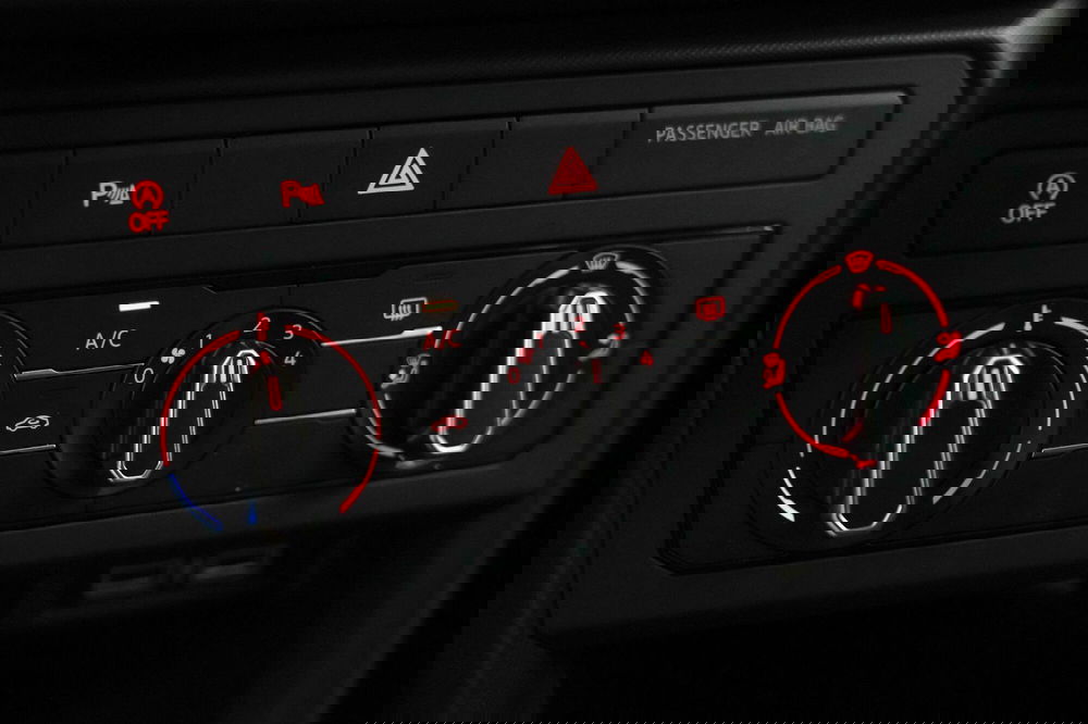 Volkswagen T-Cross usata a Varese (15)