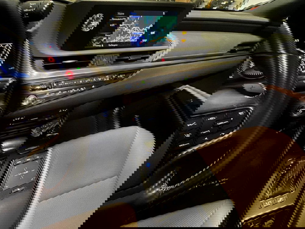 Lexus ES usata a Bergamo (16)