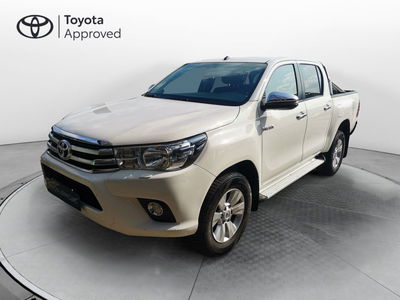 Toyota Hilux 2.D-4D 4WD porte Double Cab Lounge del 2018 usata a Curno