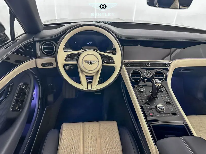 Bentley Continental GTC nuova a Milano (13)