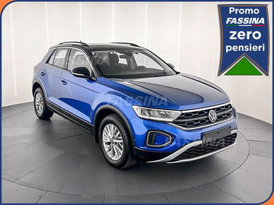 Volkswagen T-Roc 1.0 TSI Life del 2023 usata a Milano