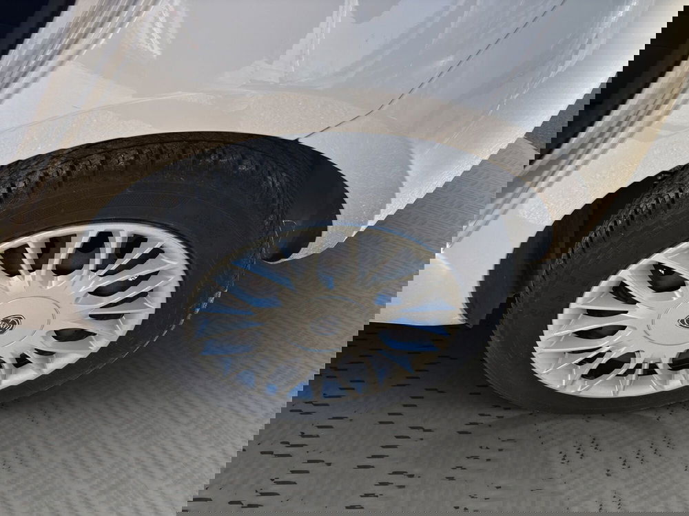 Lancia Ypsilon usata a Macerata (12)