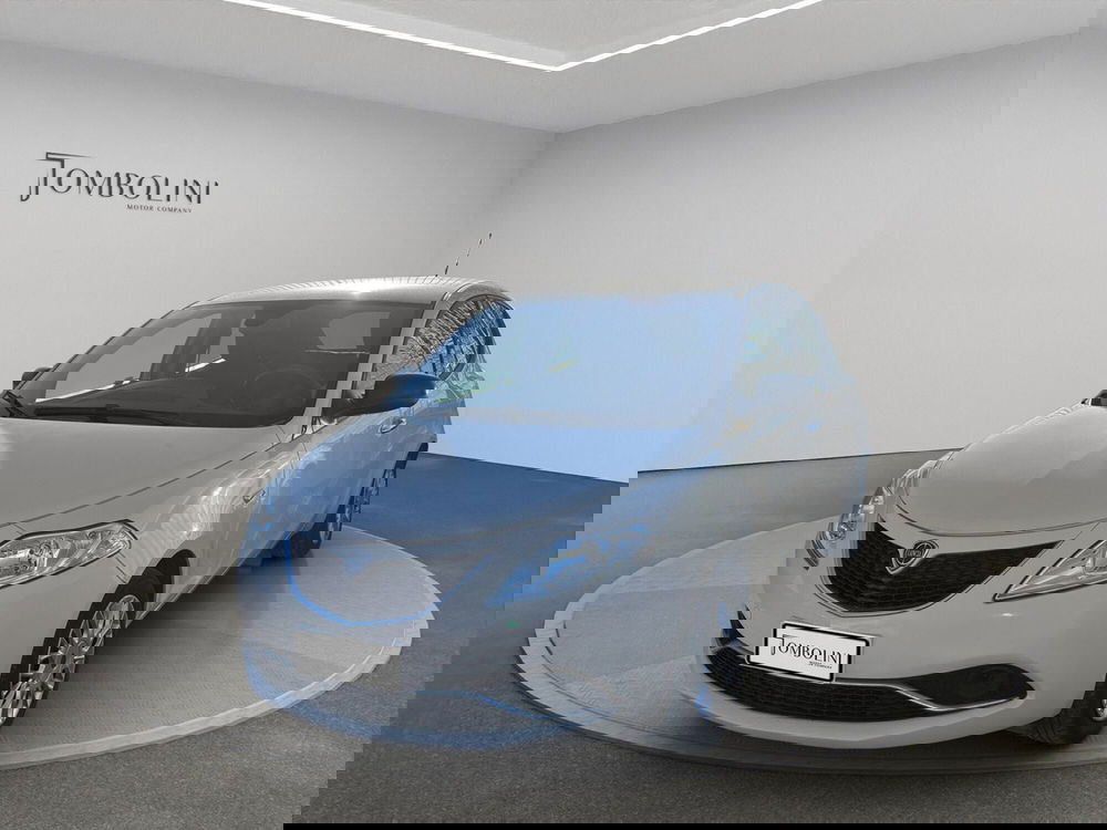 Lancia Ypsilon usata a Macerata (2)