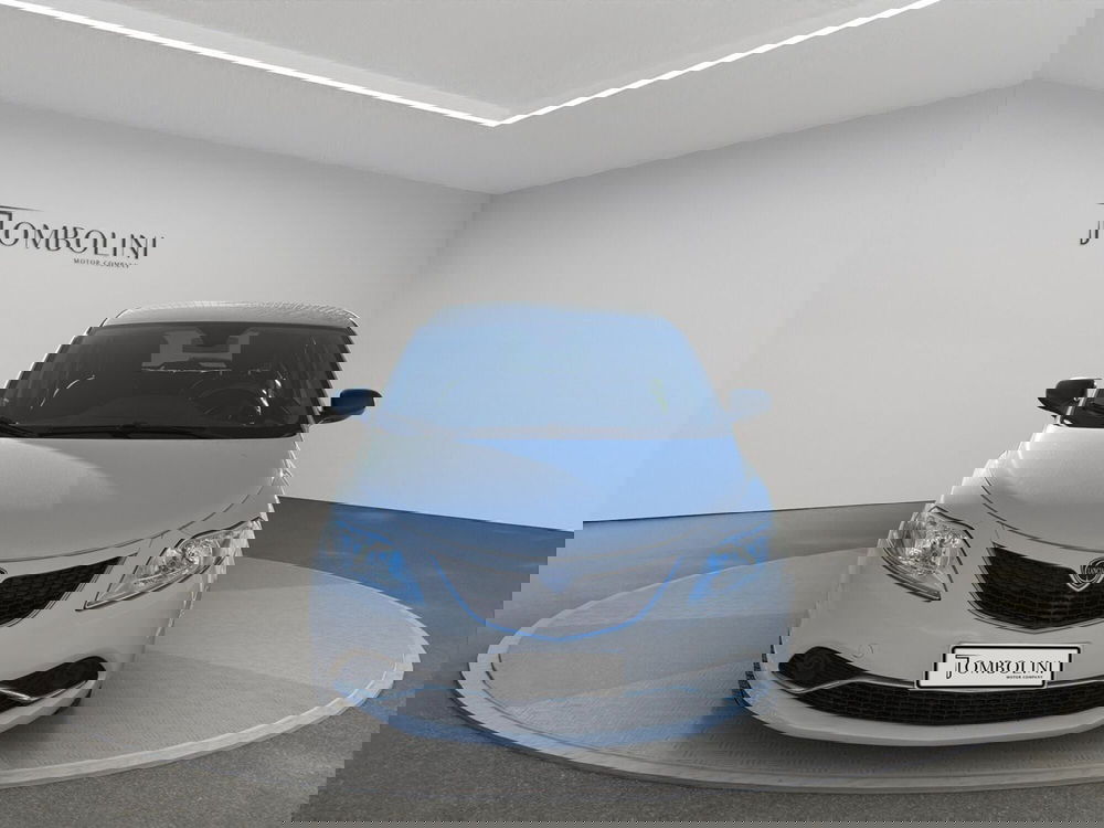 Lancia Ypsilon usata a Macerata (4)