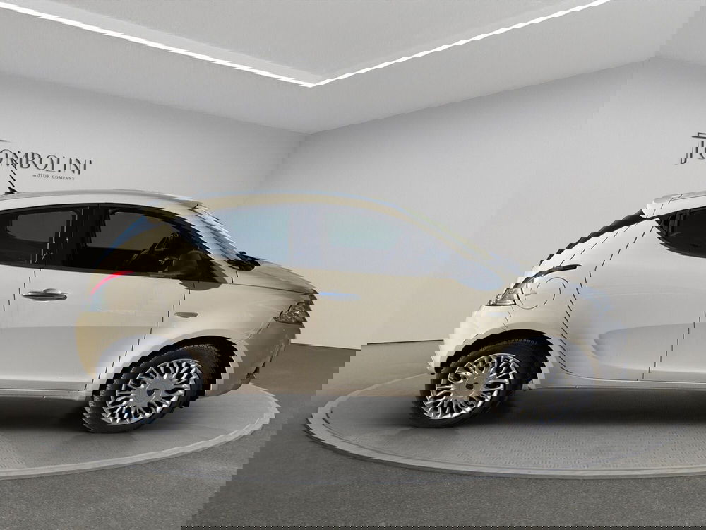 Lancia Ypsilon usata a Macerata (6)