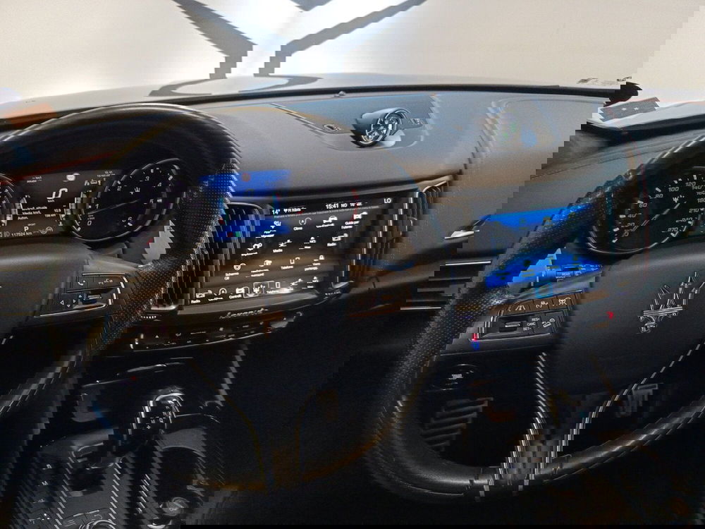 Maserati Levante usata a Varese (13)