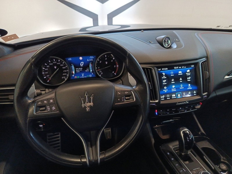 Maserati Levante usata a Varese (13)