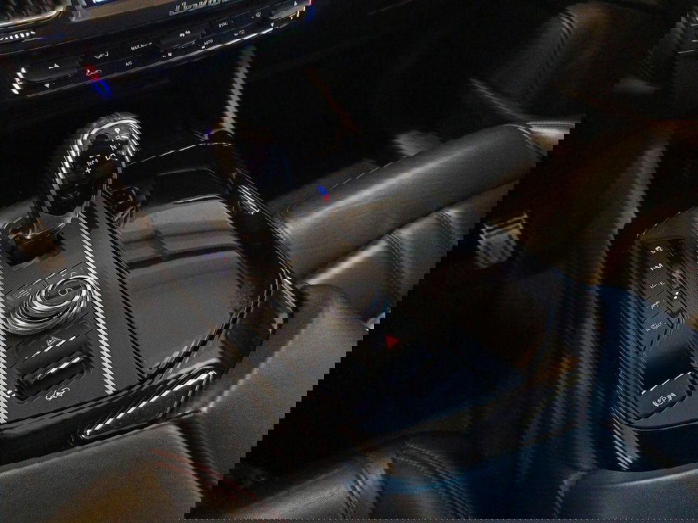 Maserati Levante usata a Varese (14)